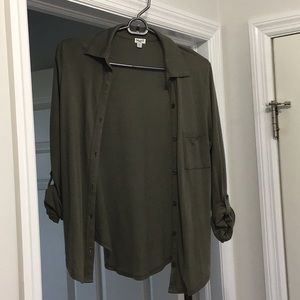 Splendid olive green 3/4 sleeve shirt